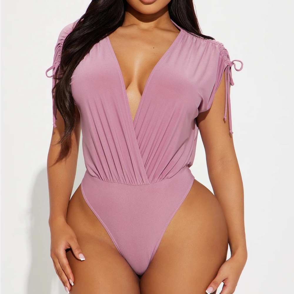 Mauve Deep V Bodysuit NEW 🏷️